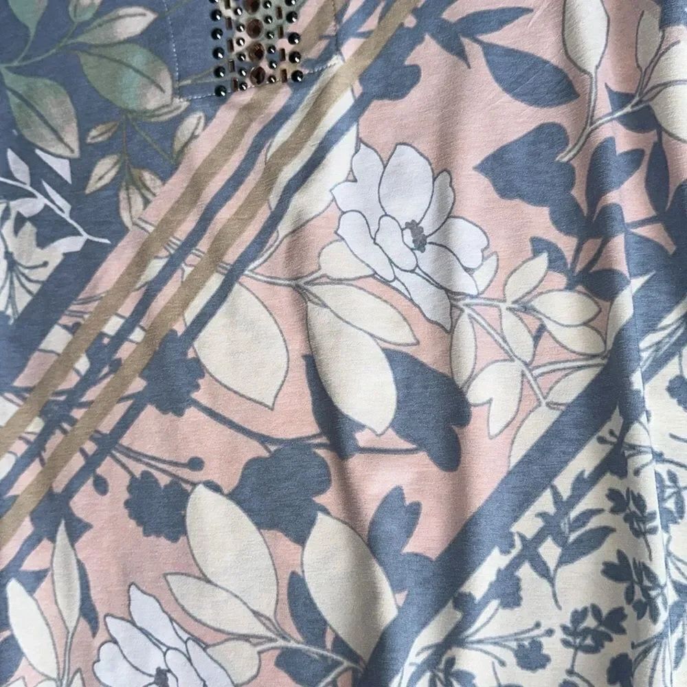 Multiples Pastel Floral Top! - Picture 4 of 10